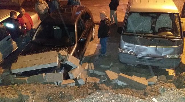 ALAPLI'DA DUVAR ÇÖKTÜ, 4 ARAÇ HASAR GÖRDÜ