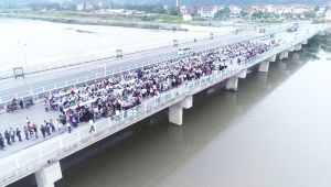  Bin 200 kişiyi köprüdeki iftarda ağırladılar 