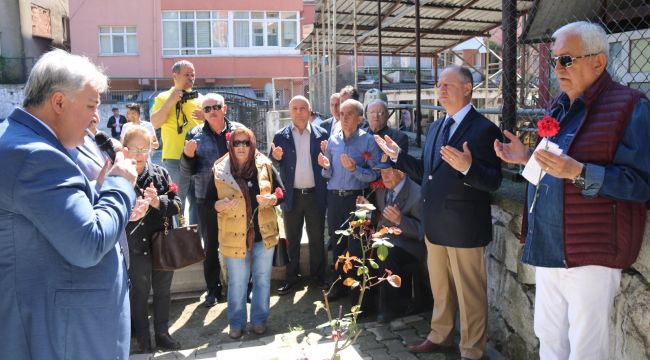 Mezarının başında anıldı