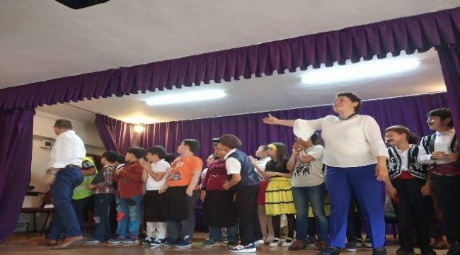 Minik öğrencilerden 'Pırlanta Bal' oyunu