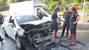 Seyir halindeki otomobil alev alev yandı 