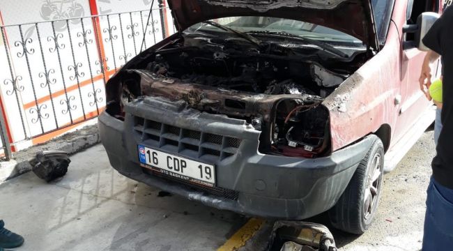 Yanan araç kullanılamaz hale geldi