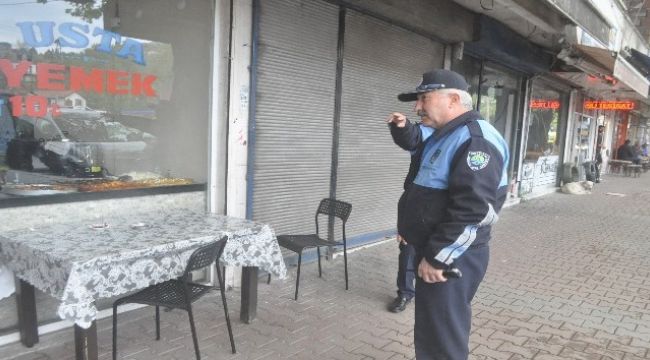 Zabıta ekipleri kaldırım işgaline göz açtırmıyolar