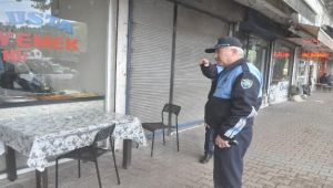 Zabıta ekipleri kaldırım işgaline göz açtırmıyolar
