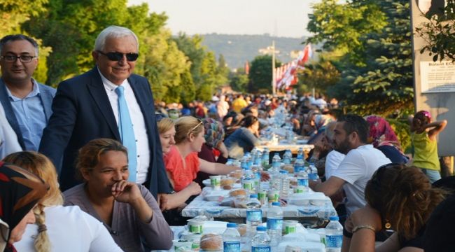 12 BİN KİŞİ SEVGİ, BARIŞ, DOSTLUK SOFRASINDA İFTAR AÇTI