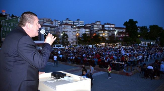 BİNLERCE İNSAN AYNI SOFRADA ORUÇLARINI AÇTI