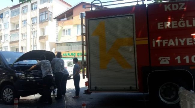 Minibüse giren yavru kedi itfaiye ekiplerine zor anlar yaşattı