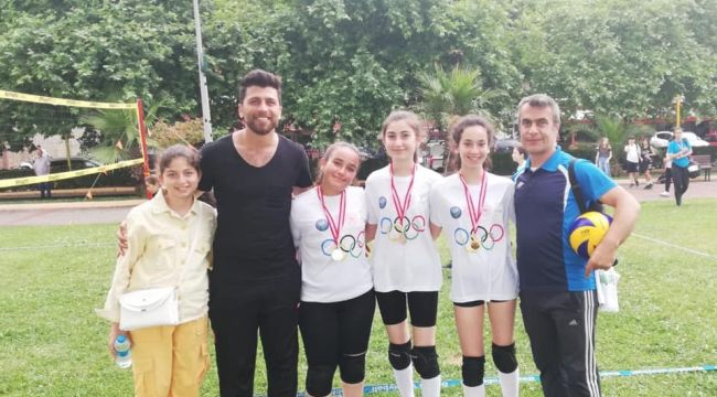 ONLAR ÇİM VOLEYBOLUNDA FİLENİN ALTIN KIZLARI 