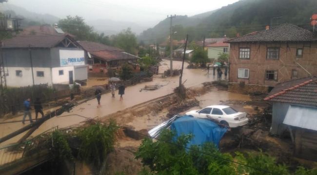  Akçakoca’da köy halkı selde mahsur kaldı 