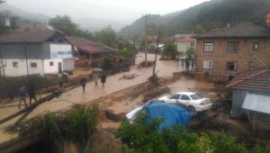  Akçakoca’da köy halkı selde mahsur kaldı 