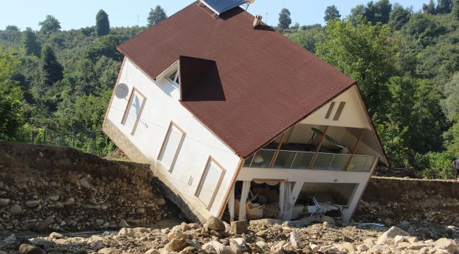 Selde 180 ev hasar gördü, 41 bina ise tamamen yakıldı