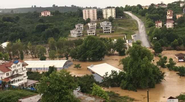 Yağışlar Cumayeri ve Akçakoca ilçelerini vurdu 