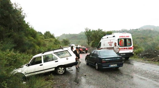 Kontrolden çıkan otomobil yol kenarındaki kayalıklara çarptı: 2 yaralı