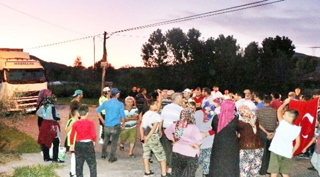 Mahalleli tır sürücülerine kızınca...