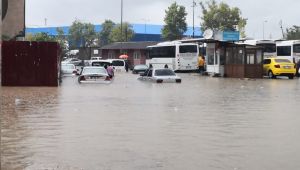  Zonguldak'ta kuvvetli yağış hayatı felç etti 