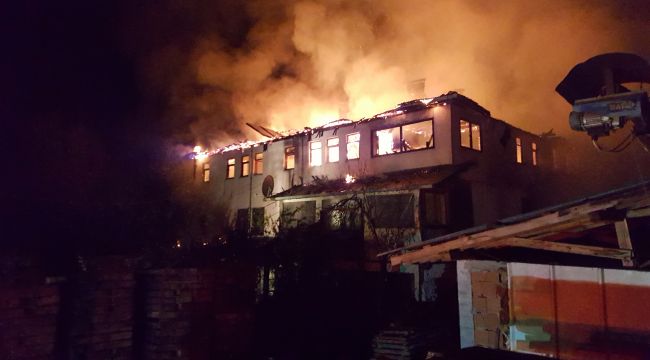  Eski belediye başkanının evi alev alev yandı
