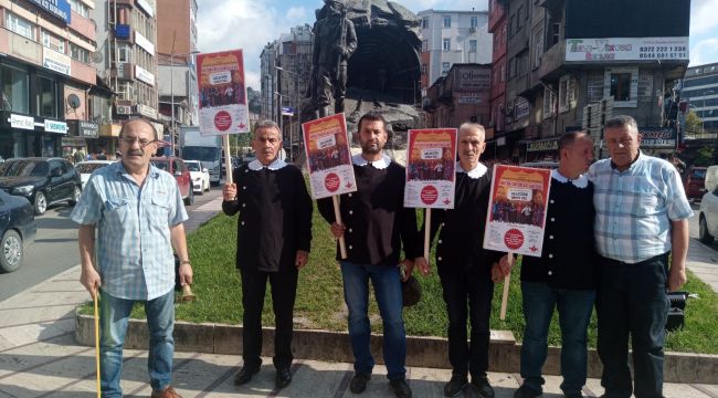 Muhtarlar siyah önlük giyip tiyatro bileti sattı 