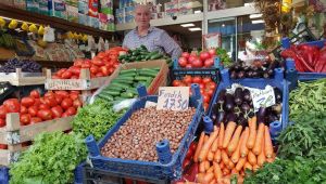 - Tüccara kızdı, fındığını markette satmaya başladı