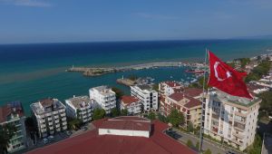  Barış Pınarı Harekatına asker selamlı bayraklı destek