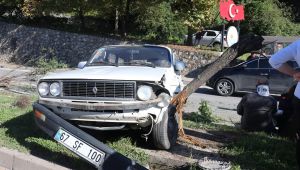 Beton mikserinin çarptığı otomobil refüje çıktı: 6 yaralı