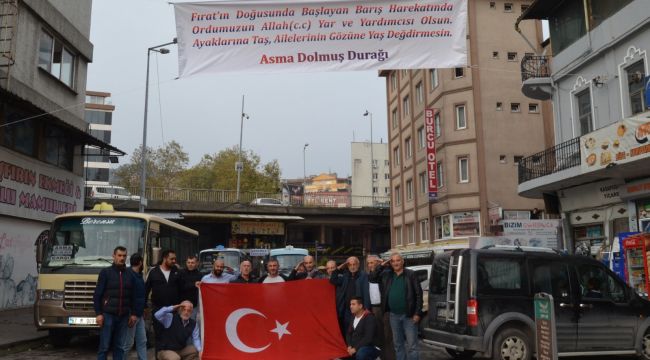 Dolmuşçulardan Mehmetçik’e destek selamı