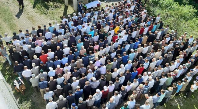 Ölen komşusu için mezar kazarken öldü