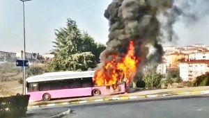 Belediye otobüsü alev alev yandı