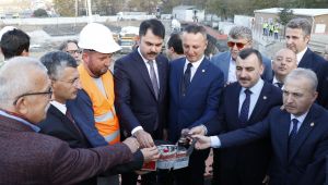  Çevre ve Şehircilik Bakanı Kurum, Selahaddin Camii inşaatını inceledi