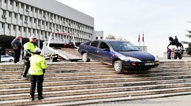 Merdivenden inmeye kalkınca...