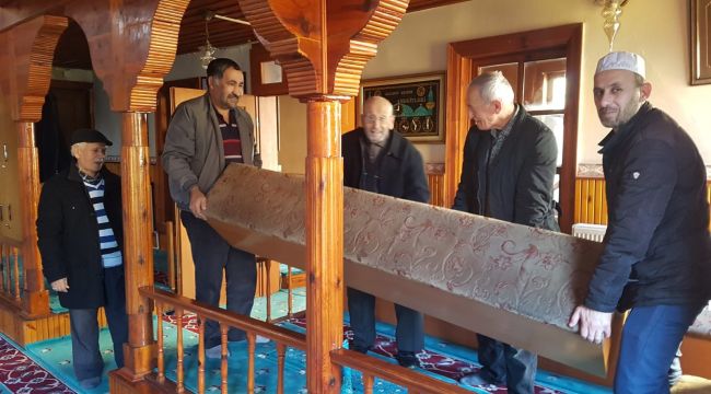 Camilerde oturaklar kaldırılmaya başlandı