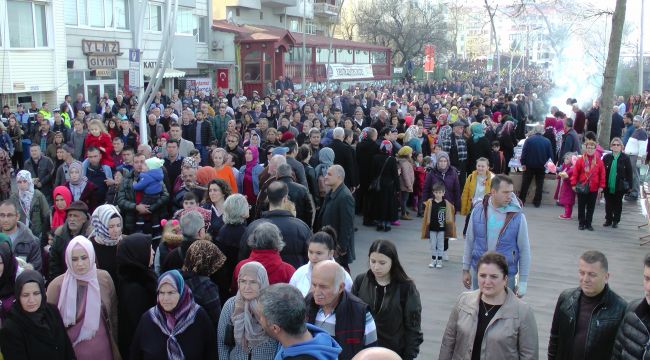 - Hamsi Festivali'nde 1 ton 200 kilo hamsi dağıtıldı