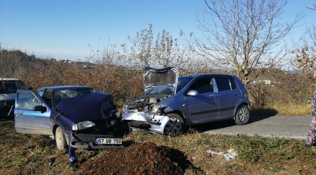 - Köy yolunda iki araç kafa kafaya çarpıştı: 4 yaralı