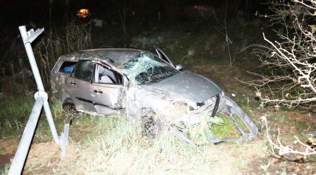 Refüjü aşan otomobil köprüden uçtu: 3 yaralı