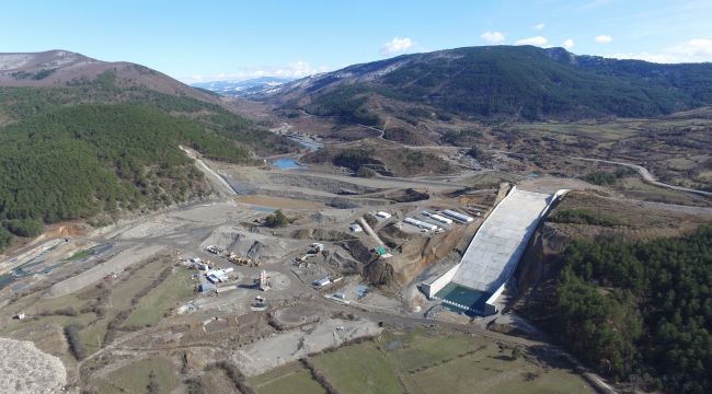  3 şehre hizmet verecek olan barajda çalışmalar devam ediyor