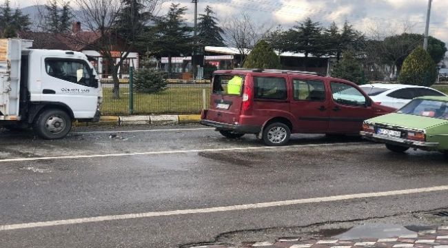 Işıklarda duramayınca duranlara çarptı