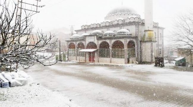 Yeni yılın ilk gününe beyaz örtüyle uyandılar