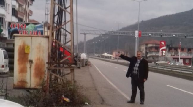  Yola yakın kurulan trafo kazaya davetiye çıkartıyor