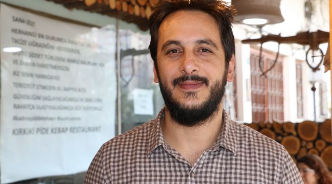 İş yerine astığı pankartı gören herkes teşekkür etti