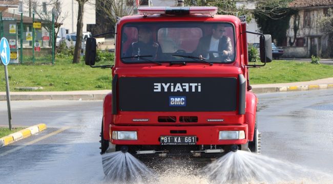 - Başkan Yanmaz itfaiye aracının direksiyonuna geçti sokakları yıkadı