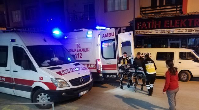 Pencereden düşen yaşlı kadın hastaneye kaldırıldı