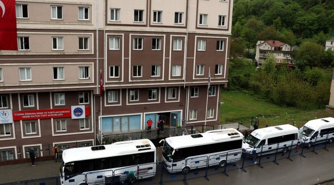 14 günlük süresi dolan 360 kişi kaldıkları yurttan ayrılıyor