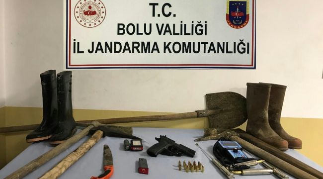 - Bolu’da, Zonguldak’tan gelip kaçak kazı yapan 4 kişi gözaltına alındı
