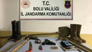 - Bolu’da, Zonguldak’tan gelip kaçak kazı yapan 4 kişi gözaltına alındı