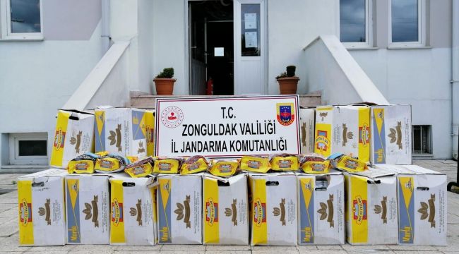 Kamyon kasasından 400 kilo kaçak tütün çıktı