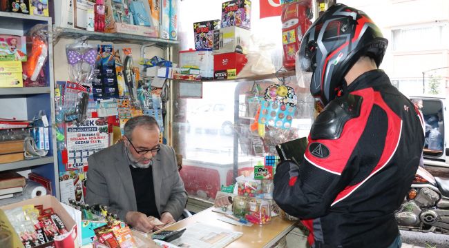 - Motosikletiyle geldi bakkal defterini satın alıp gitti