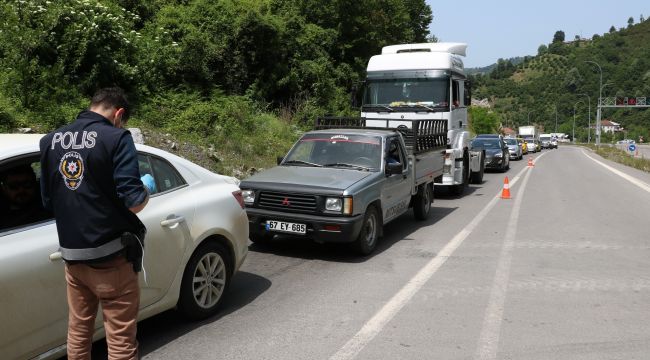 - Zonguldak'a giriş çıkışlarda uzun kuyruklar oluştu