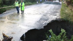  Aşırı yağışla yol çöktü, 7 köyün beldeye ulaşımı uzadı