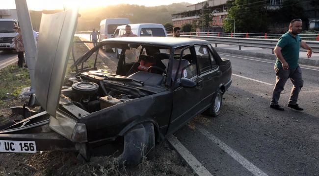 - Elektrik direğine çarpan TOFAŞ otomobil kullanılamaz hale geldi