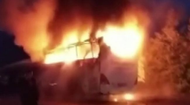 - Park halindeki yolcu otobüsü alev alev yandı