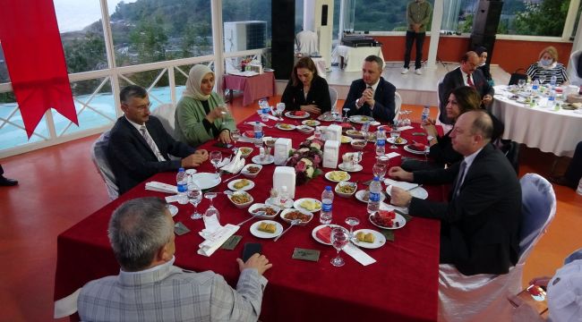  Vali Erdoğan Bektaş için veda yemeği
